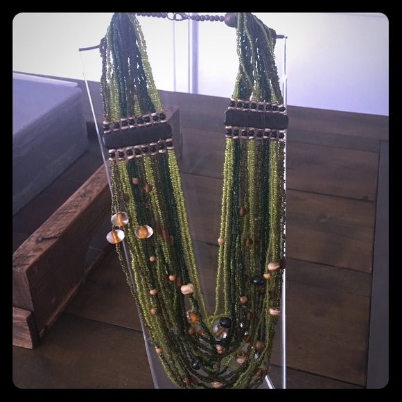Jewelry - Fabulous shades of green statement necklace